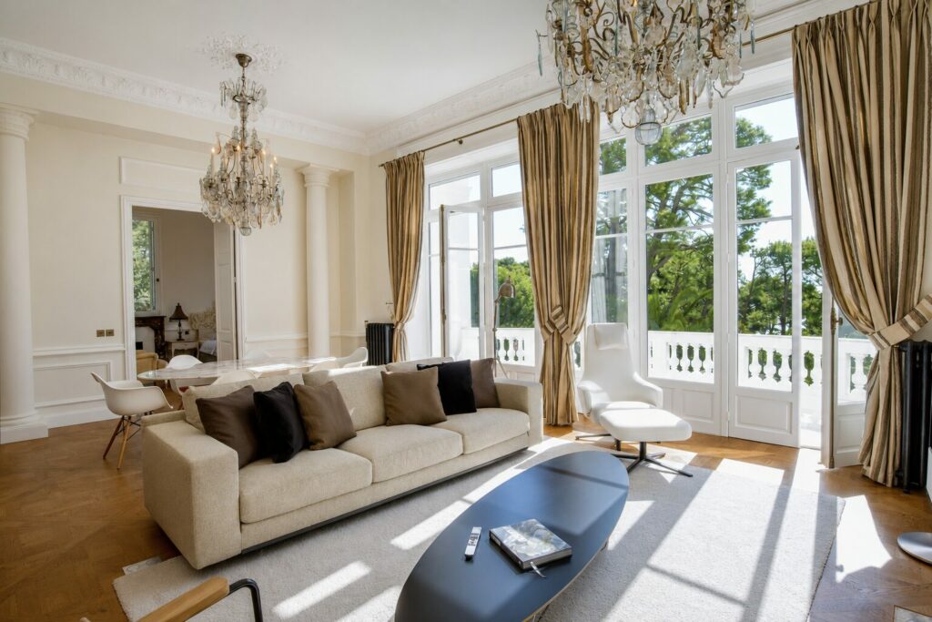 1-appartement-prestige-location-saint-jean-cap-ferrat-salon-terrasse