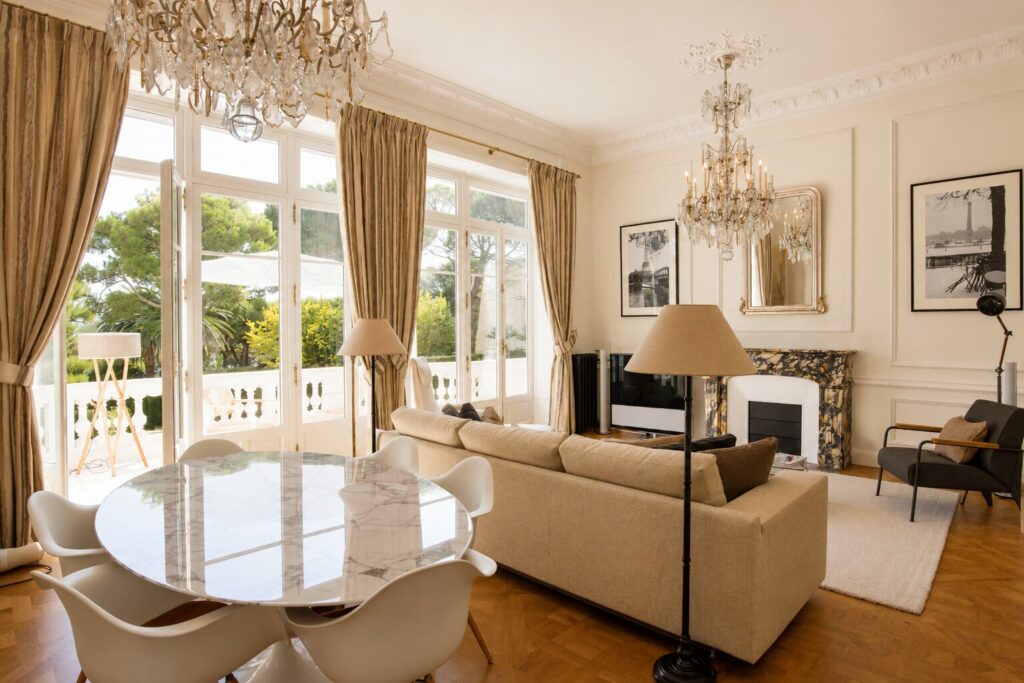 8-appartement-prestige-location-saint-jean-cap-ferrat-sejour-salle-a-manger