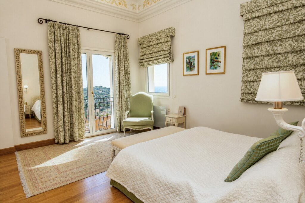 location-villa-luxe-beaulieu-sur-mer-chambre-principale-2