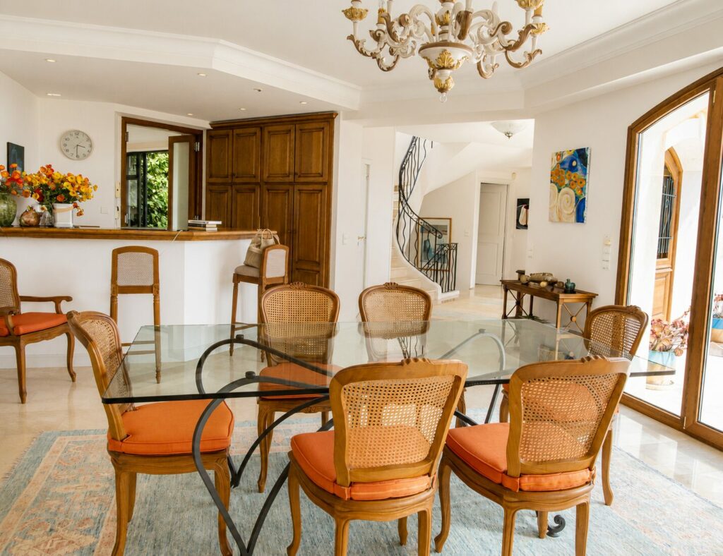 location-villa-luxe-beaulieu-sur-mer-salle-a-manger-02