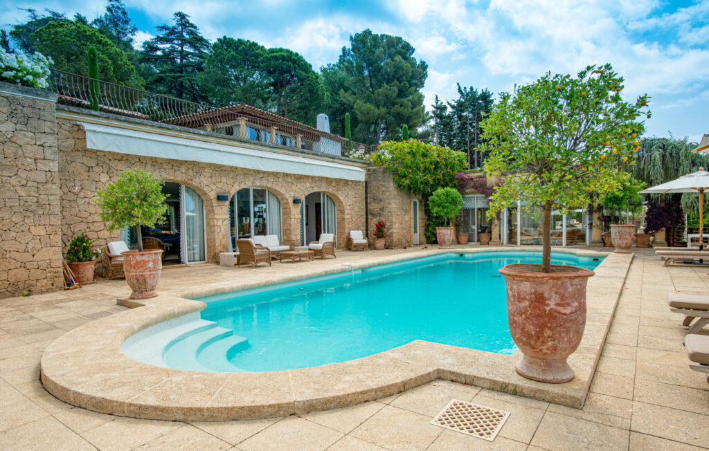 location-villa-luxe-cannes-poolhouse-piscine