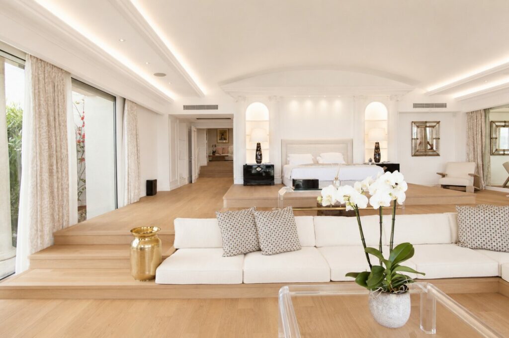location-villa-luxe-cannes-suite-principale-espace-salon