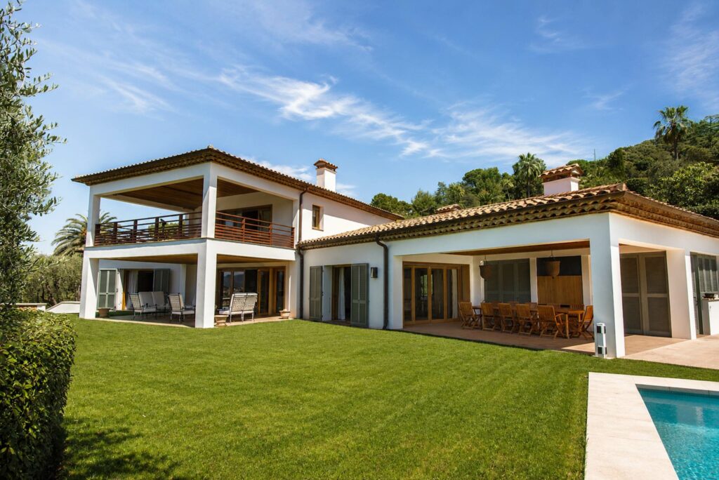 location-villa-luxe-cannes-vue-generale-propriete-baie-cannes
