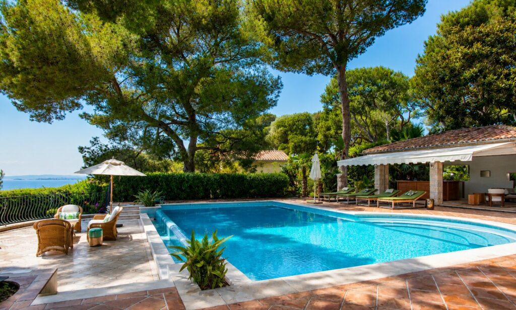 location-villa-luxe-saint-jean-cap-ferrat-piscine-chauffee