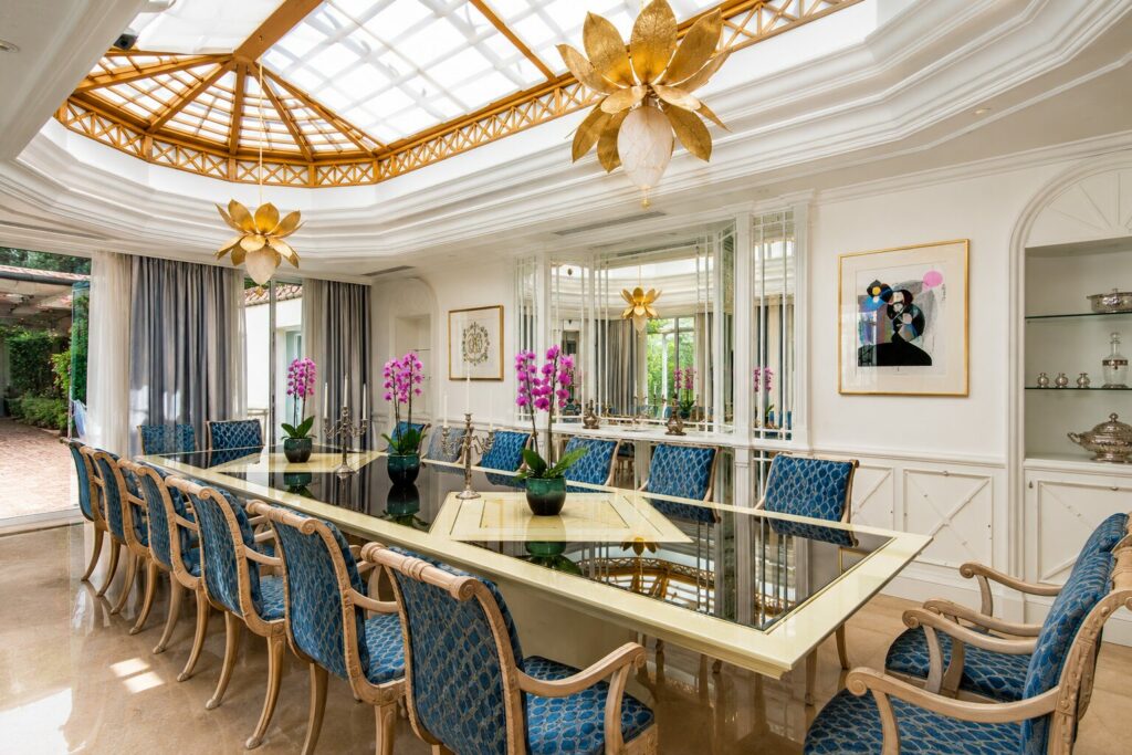 location-villa-luxe-saint-jean-cap-ferrat-salle-a-manger