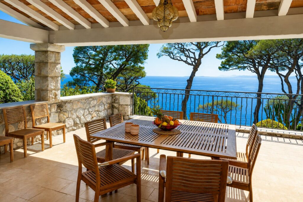 location-villa-prestige-saint-jean-cap-ferrat-terrasse-reception